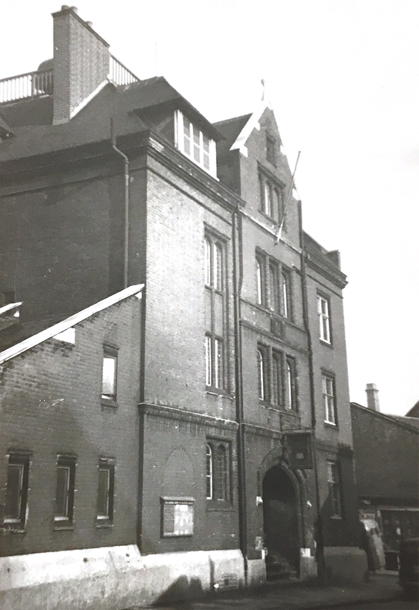 A Retrospective Time Capsule of Oxford House in World War Two The